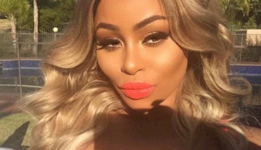 Celebrity Blac Chyna with blonde hair and red lips takes a selfie