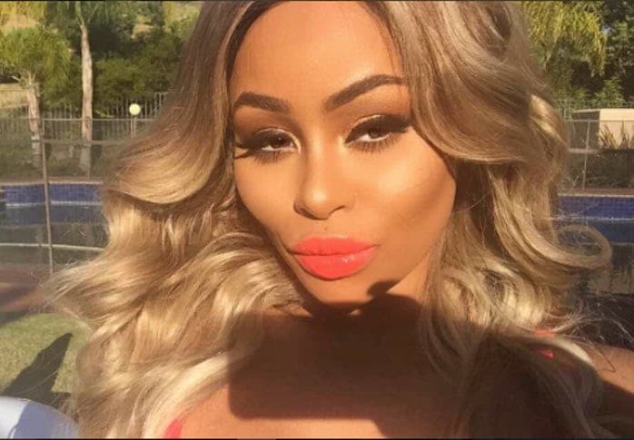 Celebrity Blac Chyna with blonde hair and red lips takes a selfie