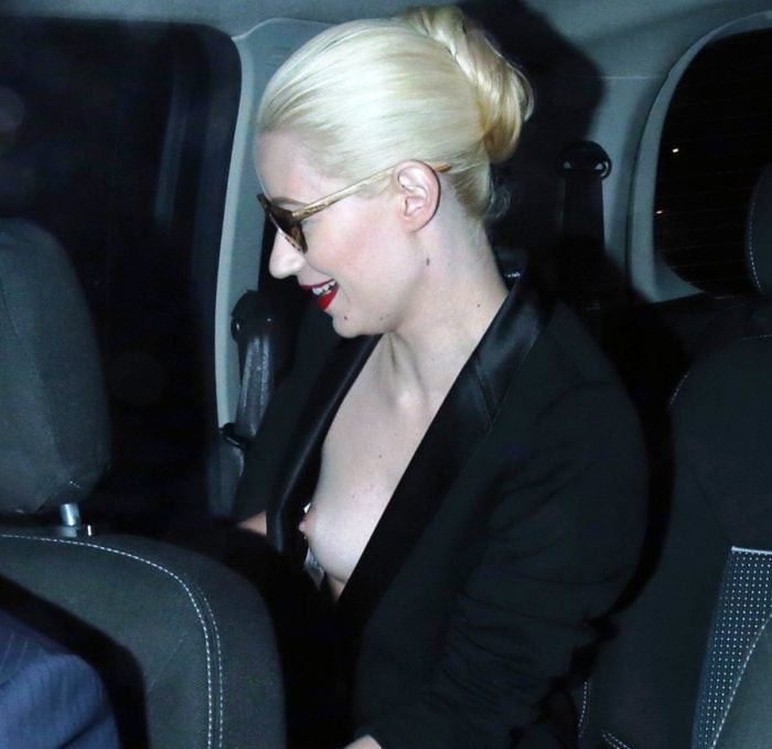 Rapper Iggy Azalea suffers a nip slip in her car