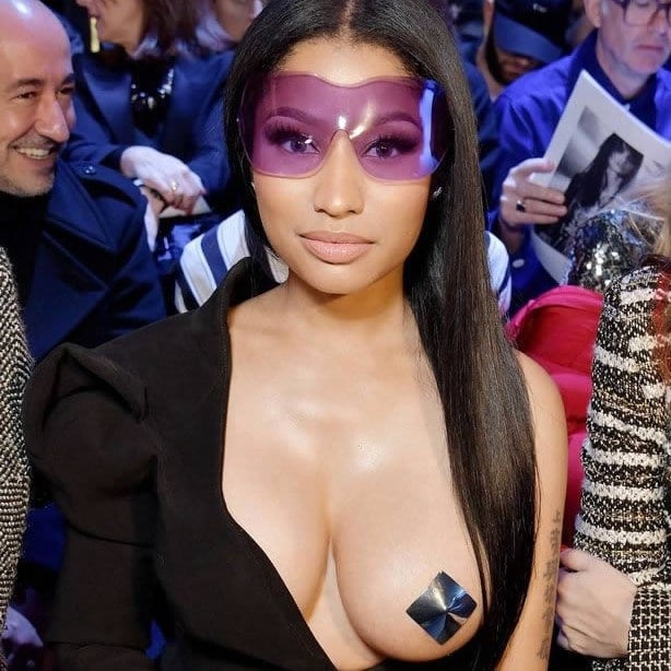 Nicki Minaj shows her tit during Paris Fashion Week