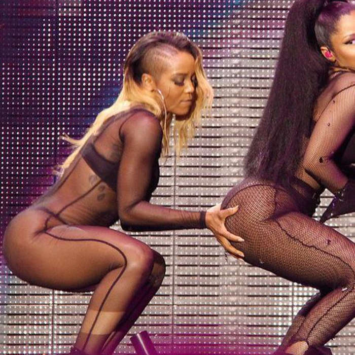 Rihanna grabbing Nicki Minaj's booty during concert