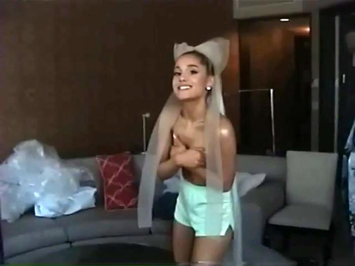 Ariana Grande caught topless