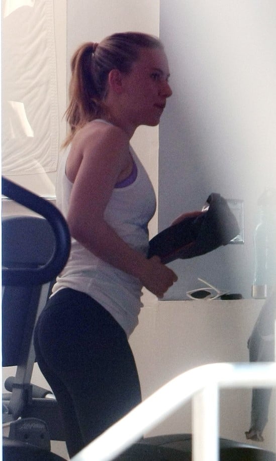 Scarlett Johansson in yoga pants at the gym