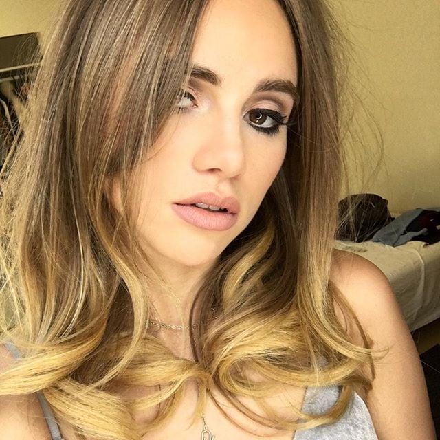 Suki Waterhouse selfie with pink lipstick and dark eyeliner giving a seductive face