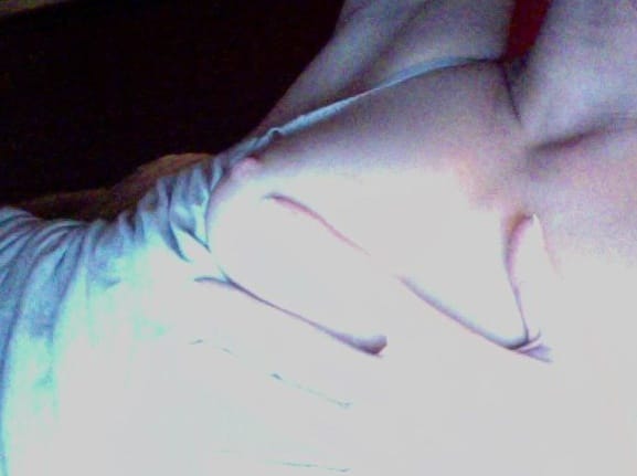 Yvonne Strahovski pulling her shirt down exposing boob