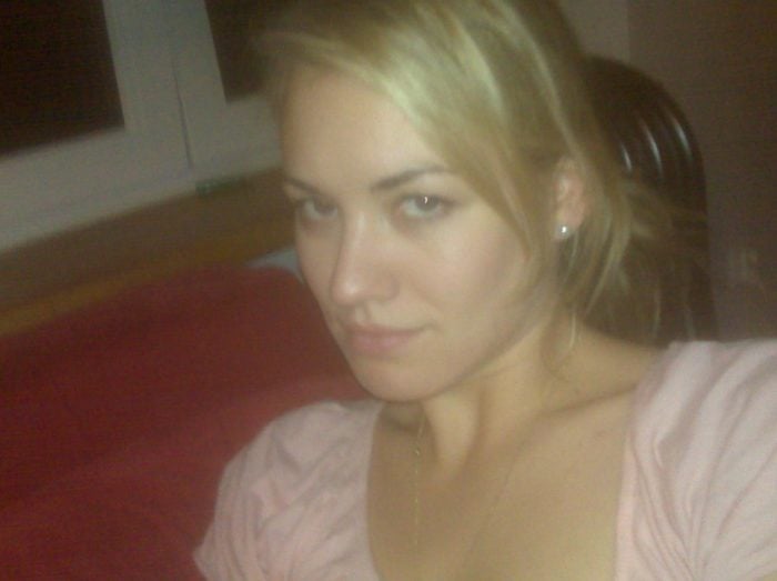 Yvonne Strahovski taking a selfie in a v neck shirt