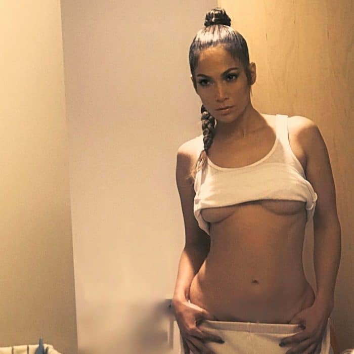 under tits exposed of Jennifer Lopez