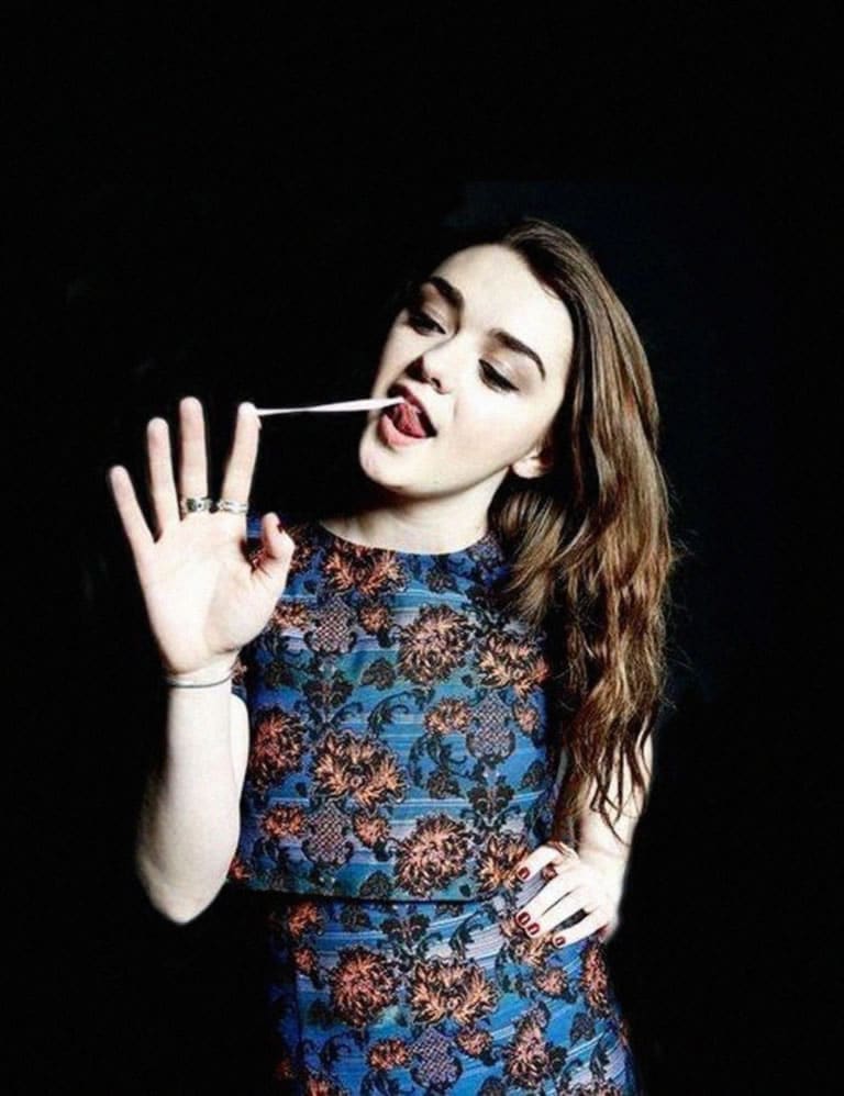 Maisie Williams cum slut