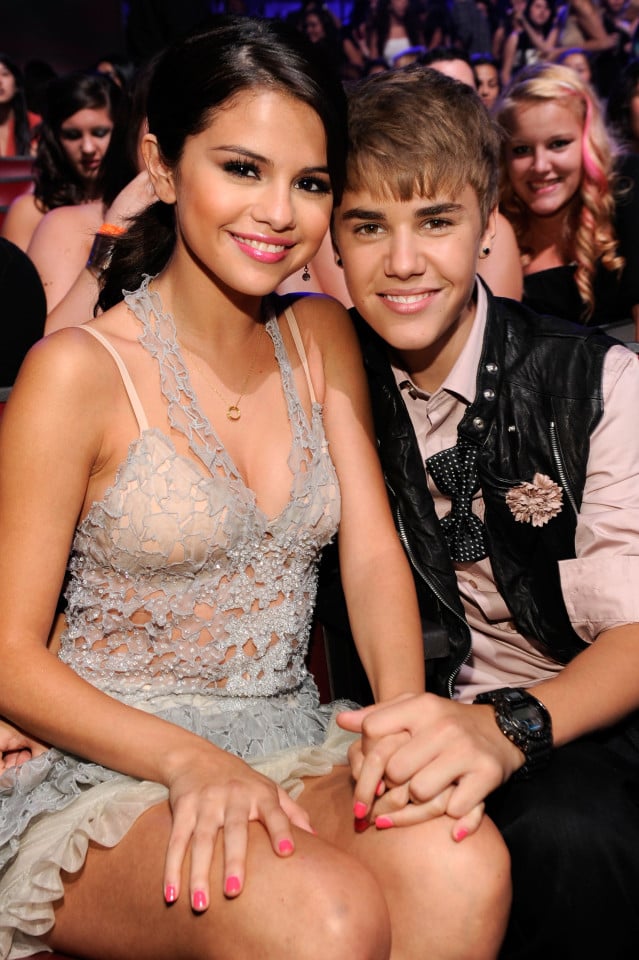 Justin Bieber and Selena Gomez at awards show