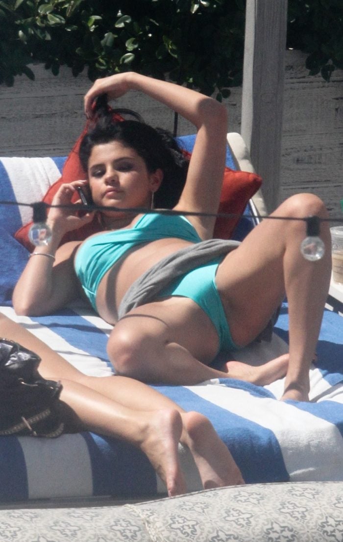 Selena naked pictures