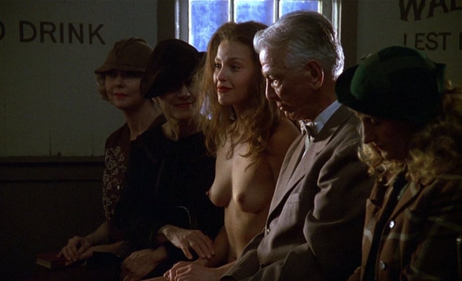 Has ashley judd ever been nude